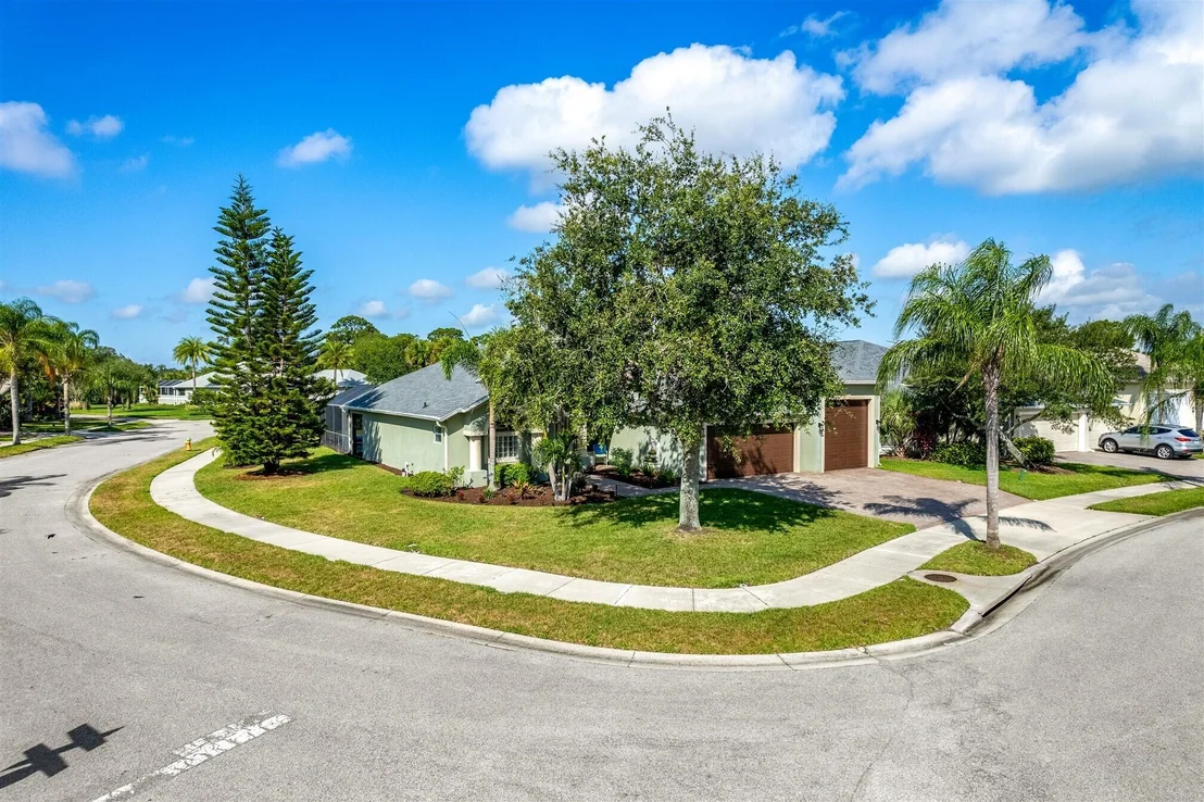 Photo of 1697 E Auburn Lakes Drive N
