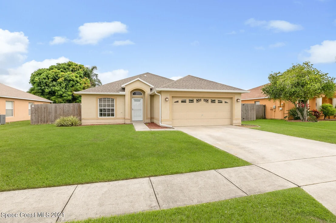 Photo of 1011 Sabal Grove Drive
