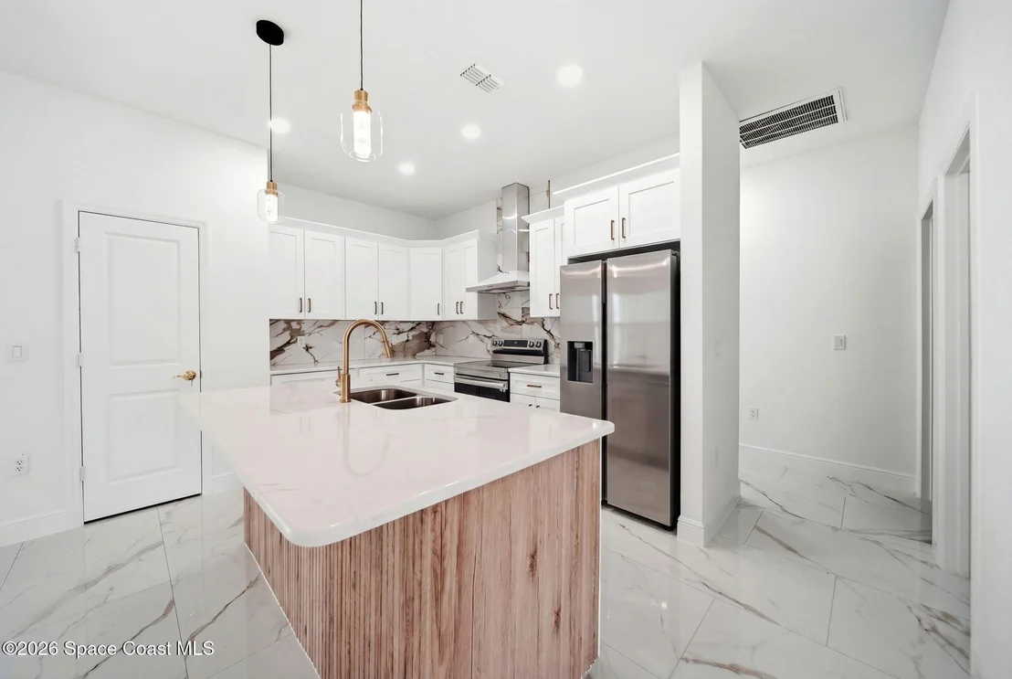 Photo of 2180 Cogan Drive SE