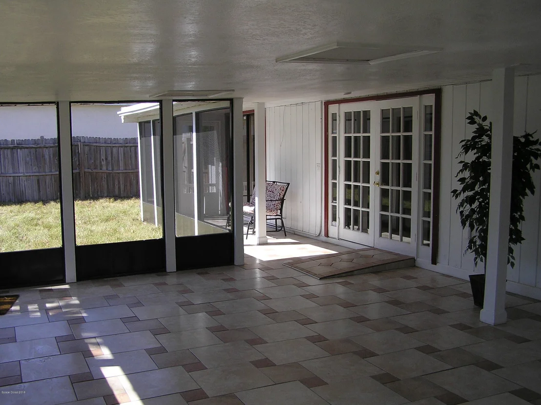Photo of 1011 Hibiscus Street