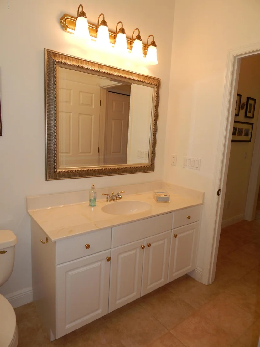 Photo of 211 SE Devlin Court