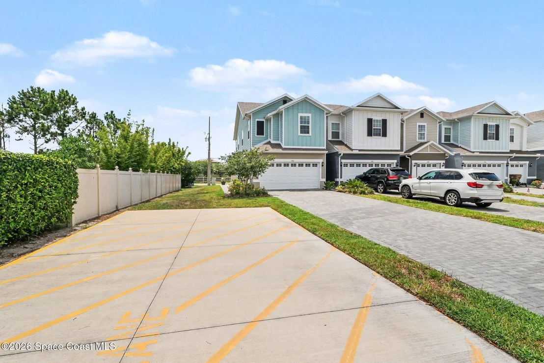 Photo of 1180 Wycliffe Way