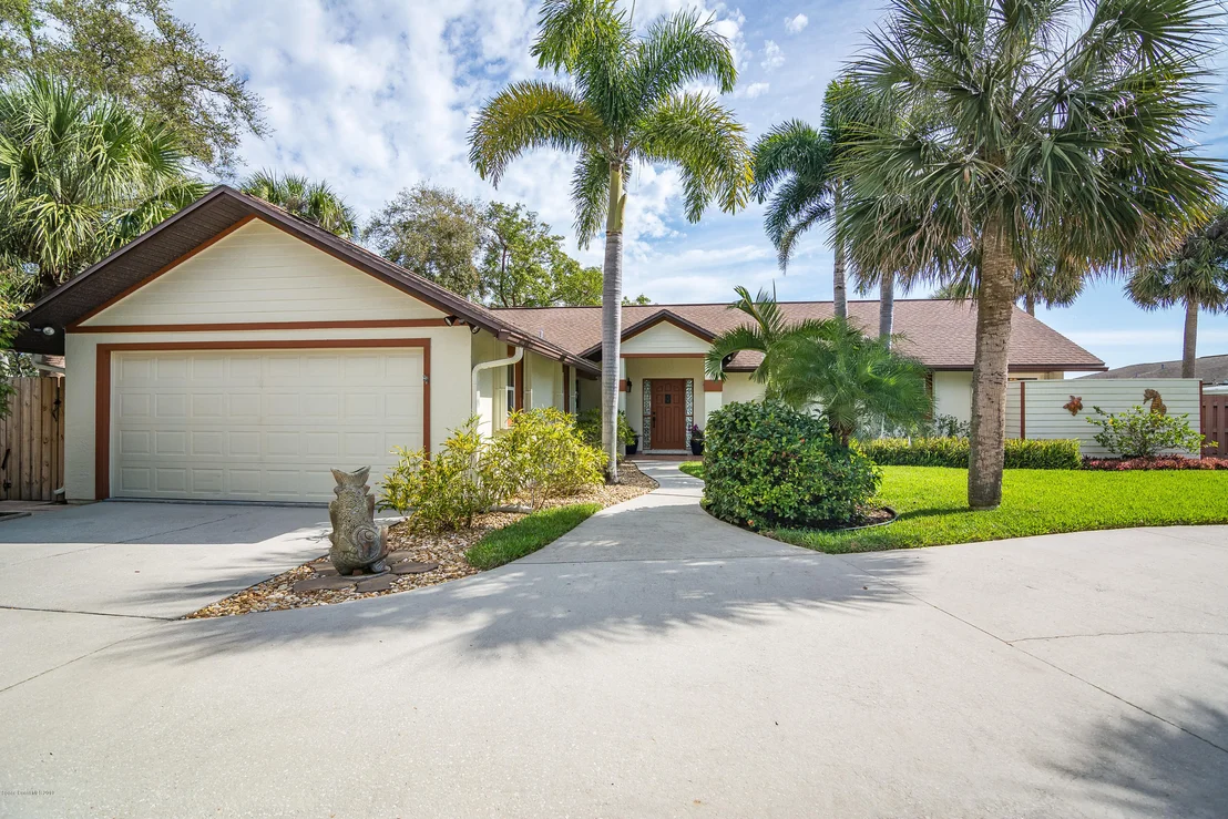 Photo of 3877 Riverside Drive