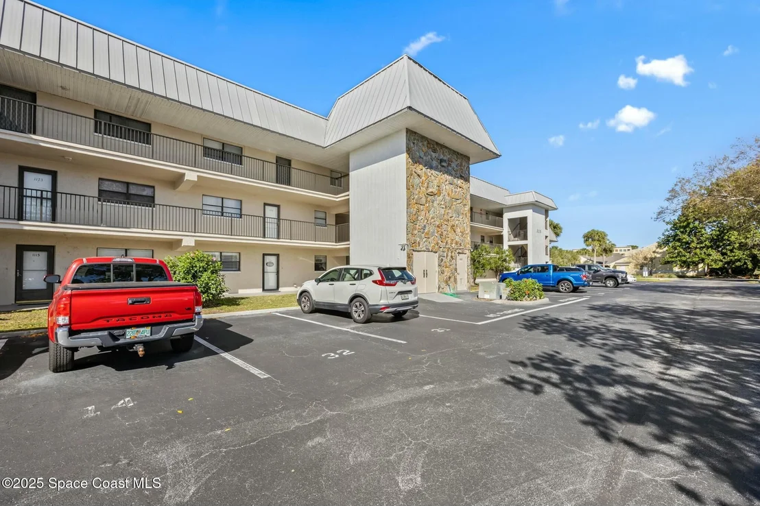 Photo of Unit 1114 at 325 Tangle Run Blvd Boulevard