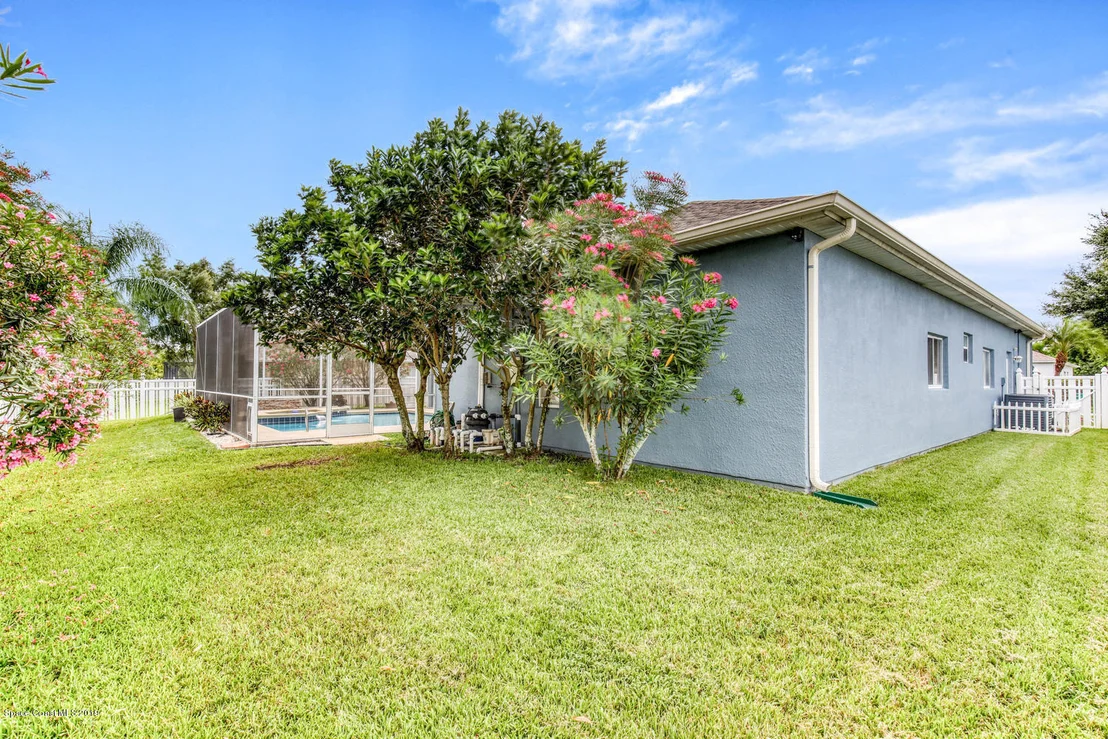 Photo of 984 Carriage Hill Road