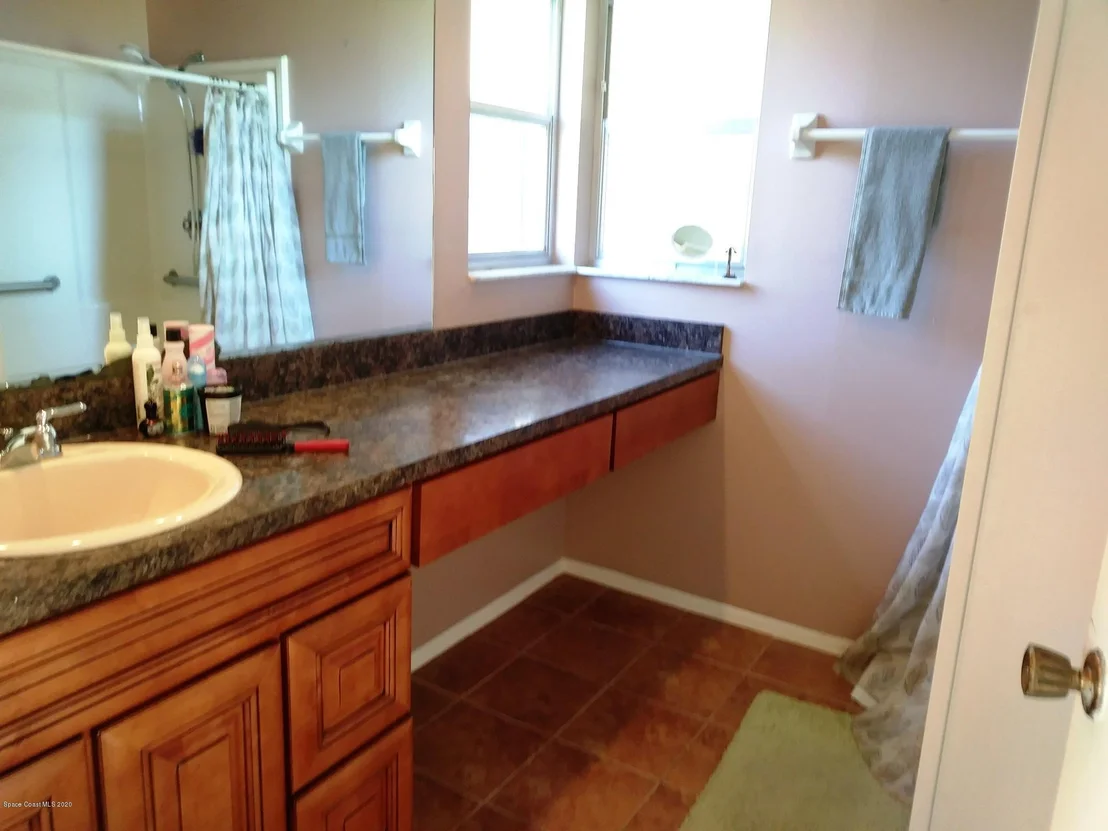 Photo of 731 Becker Avenue NE