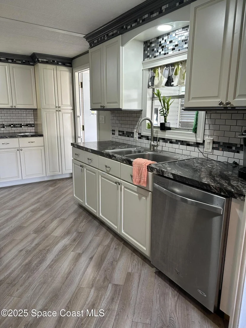 Photo of 1437 Barefoot Circle