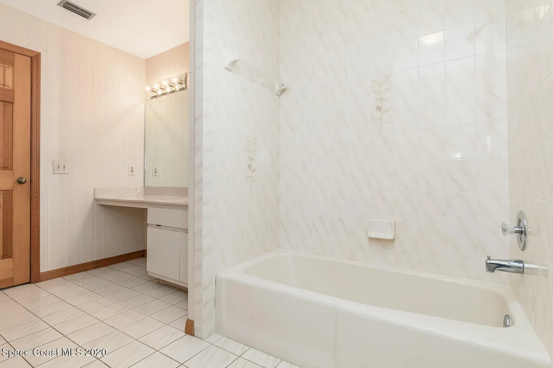 Photo of 2590 Coral Way