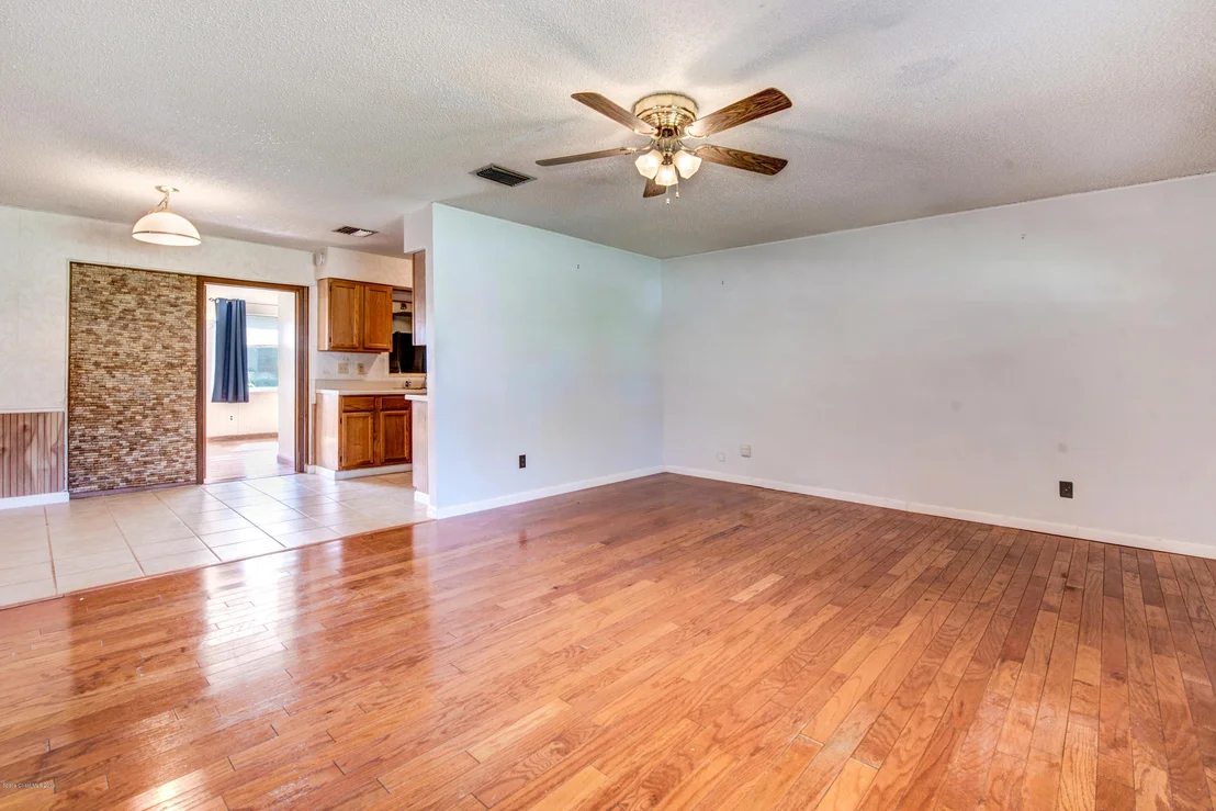 Photo of 2926 Kosuth Road NE