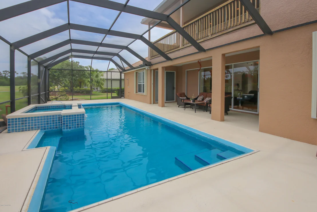 Photo of 885 Chatsworth Drive
