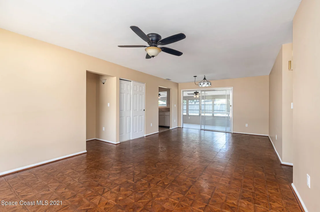 Photo of 950 Fulton Lane NE