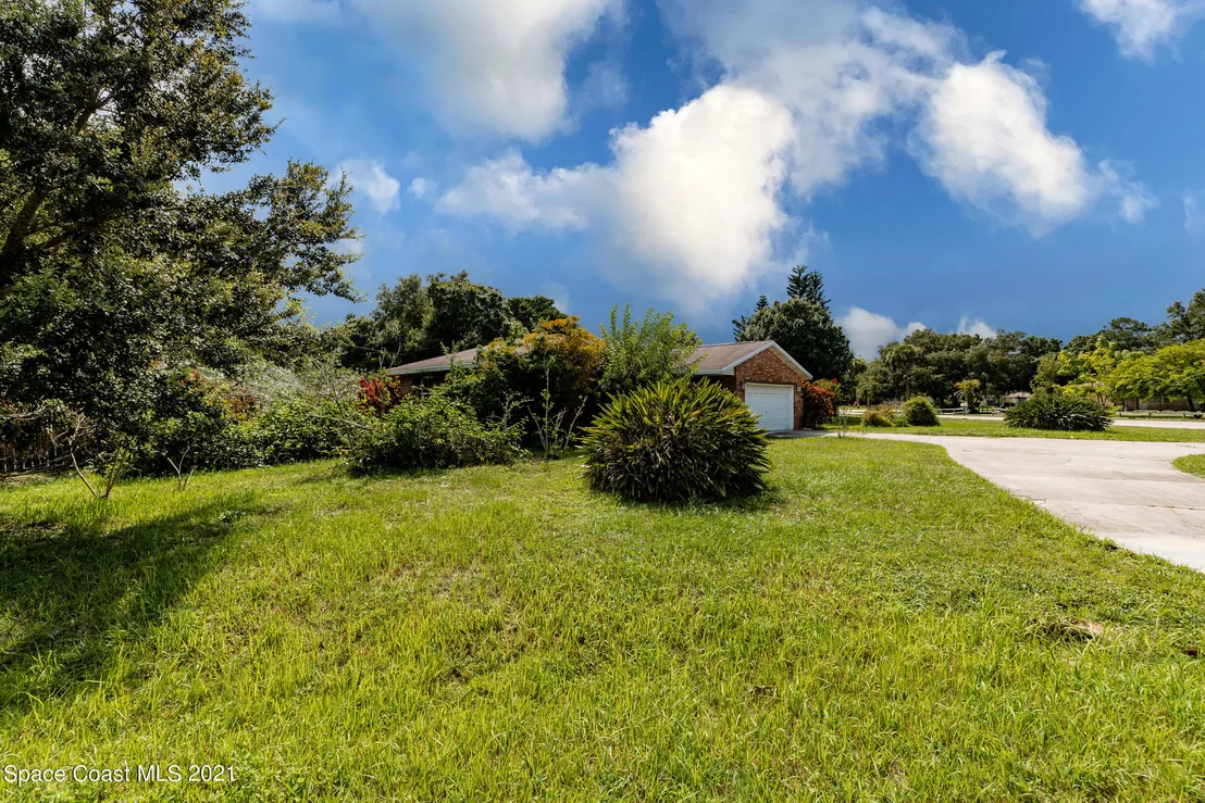 Photo of 838 Knecht Road NE