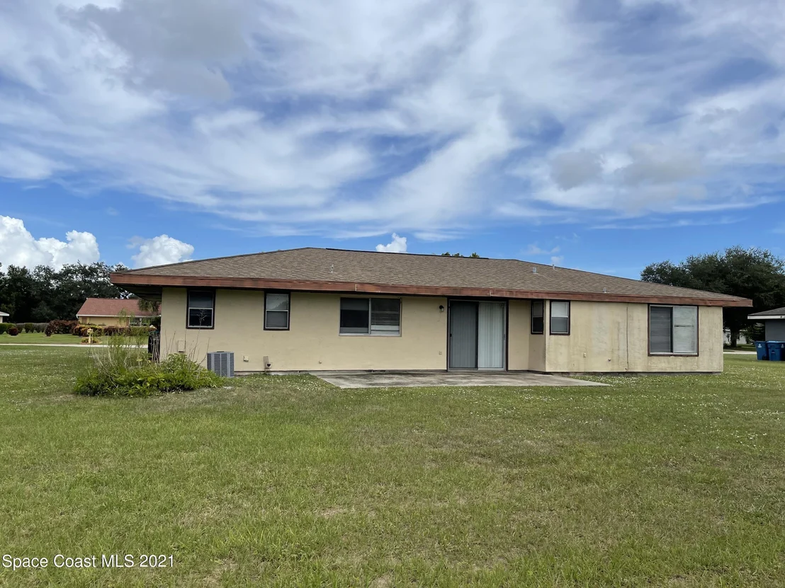 Photo of 1199 Riviera Drive NE