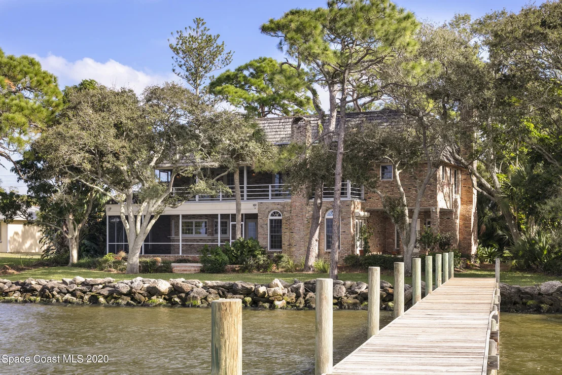 Photo of 1316 S Riverside Drive