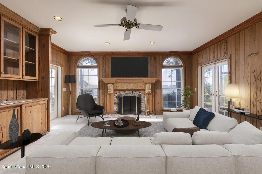 Photo of 1316 S Riverside Drive