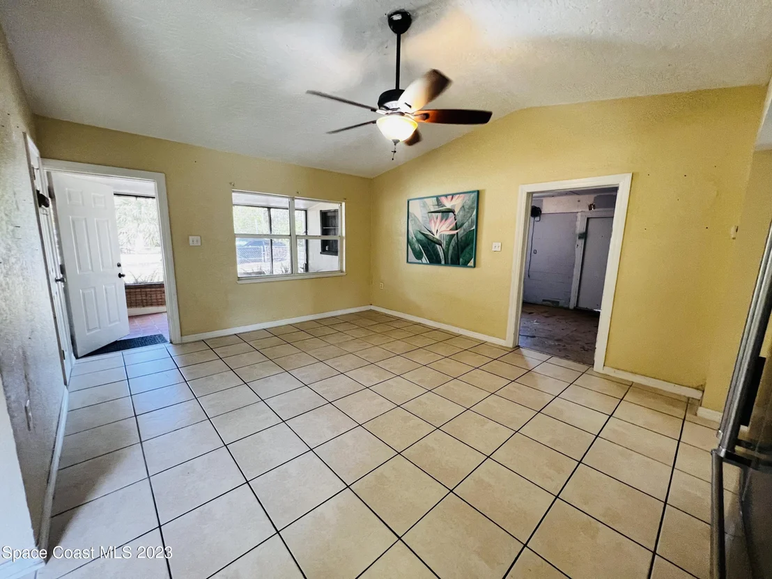 Photo of 305 Iris Street