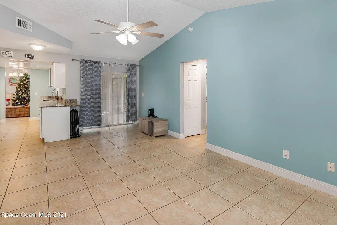 Photo of 1400 Eldron Boulevard SE