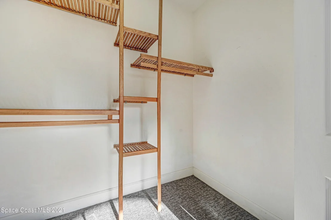 Photo of 882 Oak Park Drive