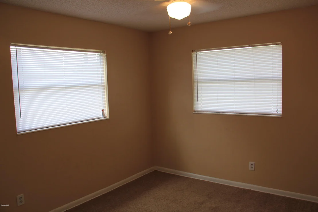 Photo of 1079 Madrid Road