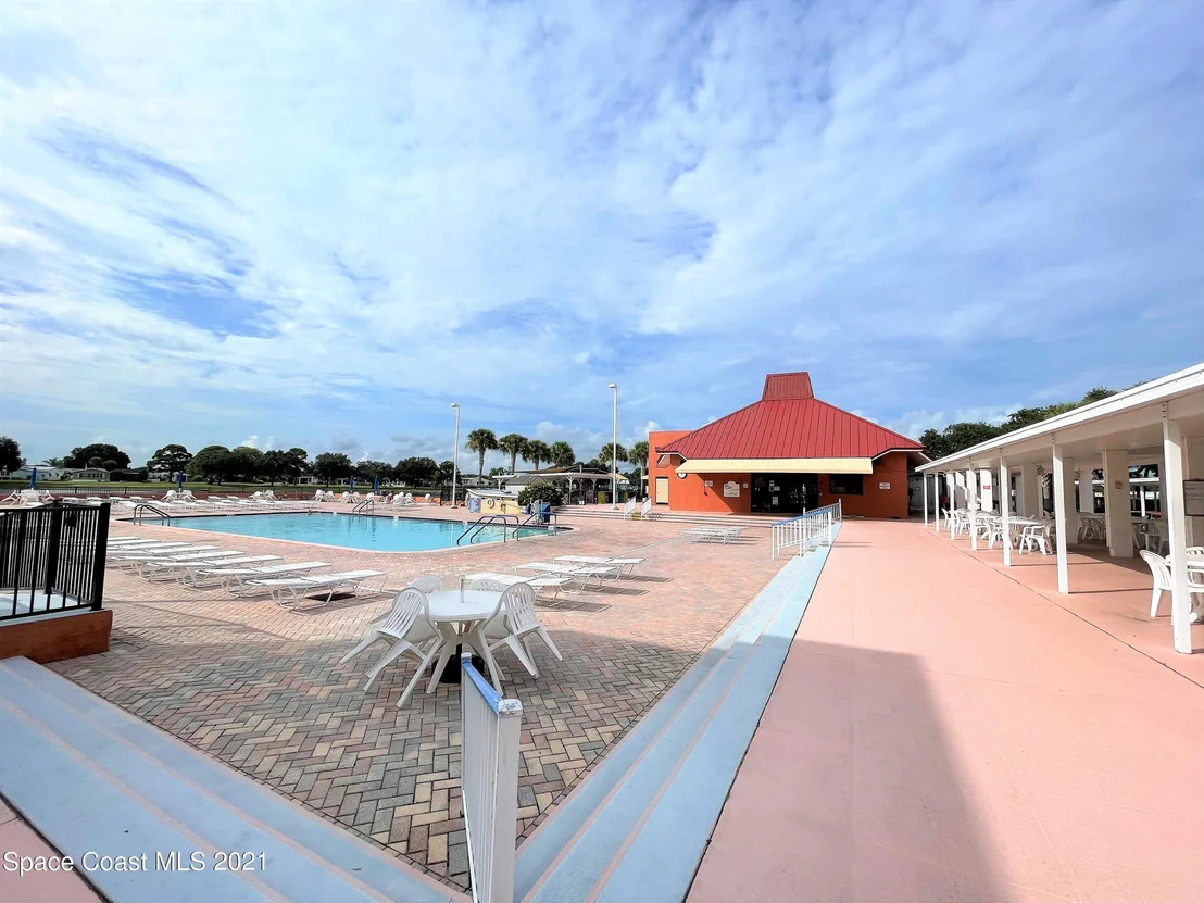 Photo of 735 Barefoot Boulevard