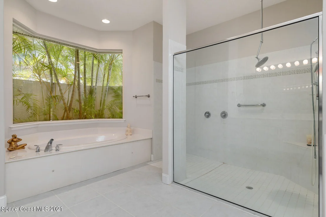 Photo of 955 Chatsworth Drive