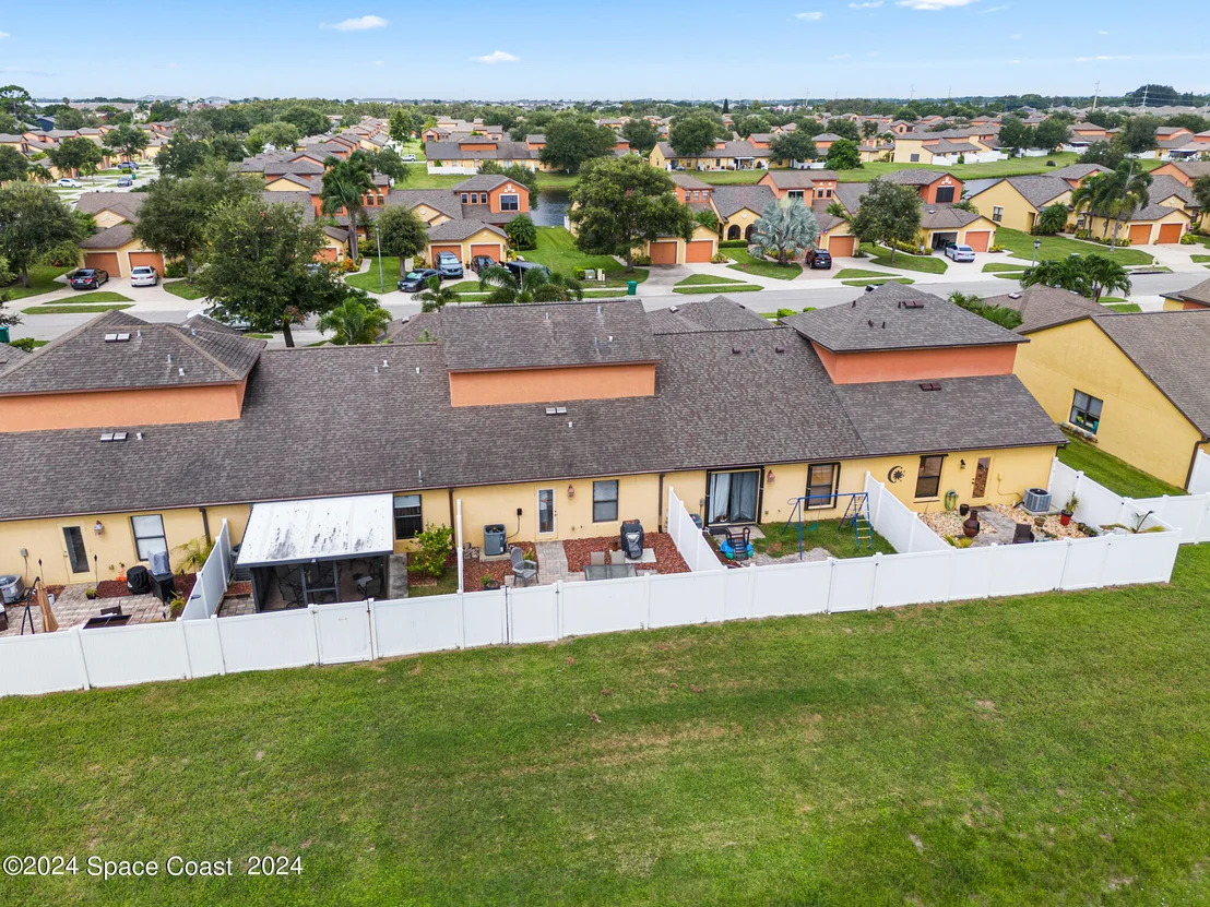 Photo of Unit 103 at 890 Luminary