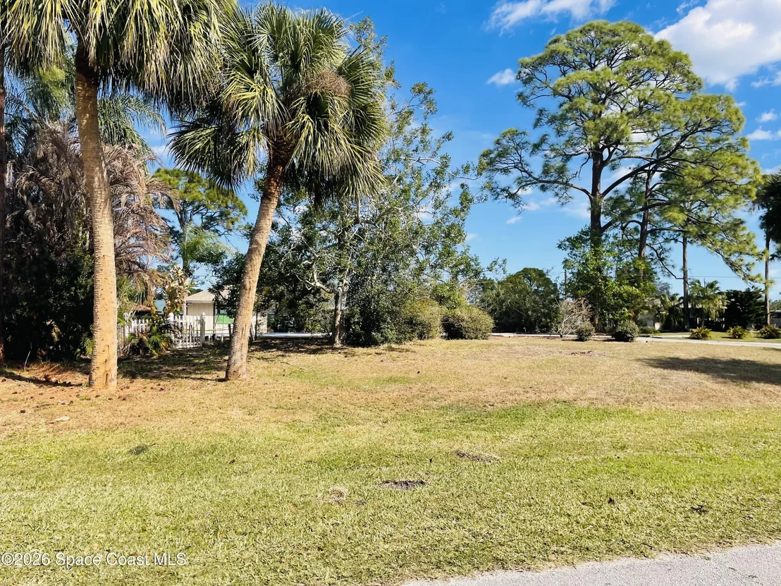 Photo of 702 Lake Drive