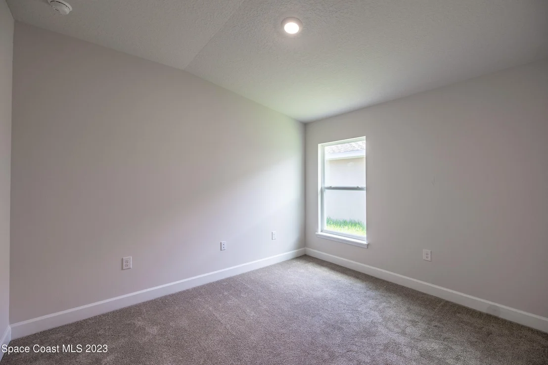 Photo of 1117 SE Canfield Circle SE
