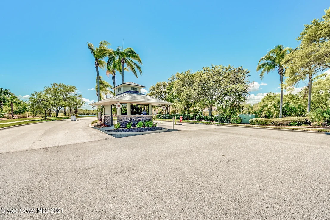 Photo of 955 Chatsworth Drive