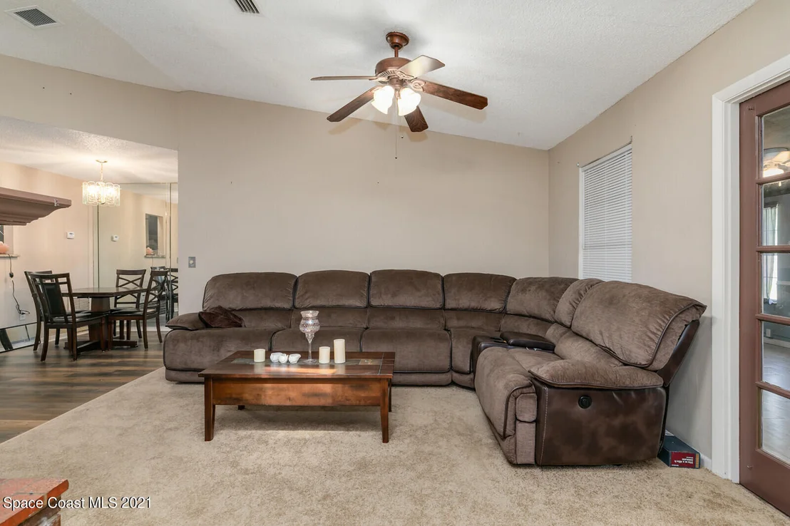 Photo of 2824 School Drive NE