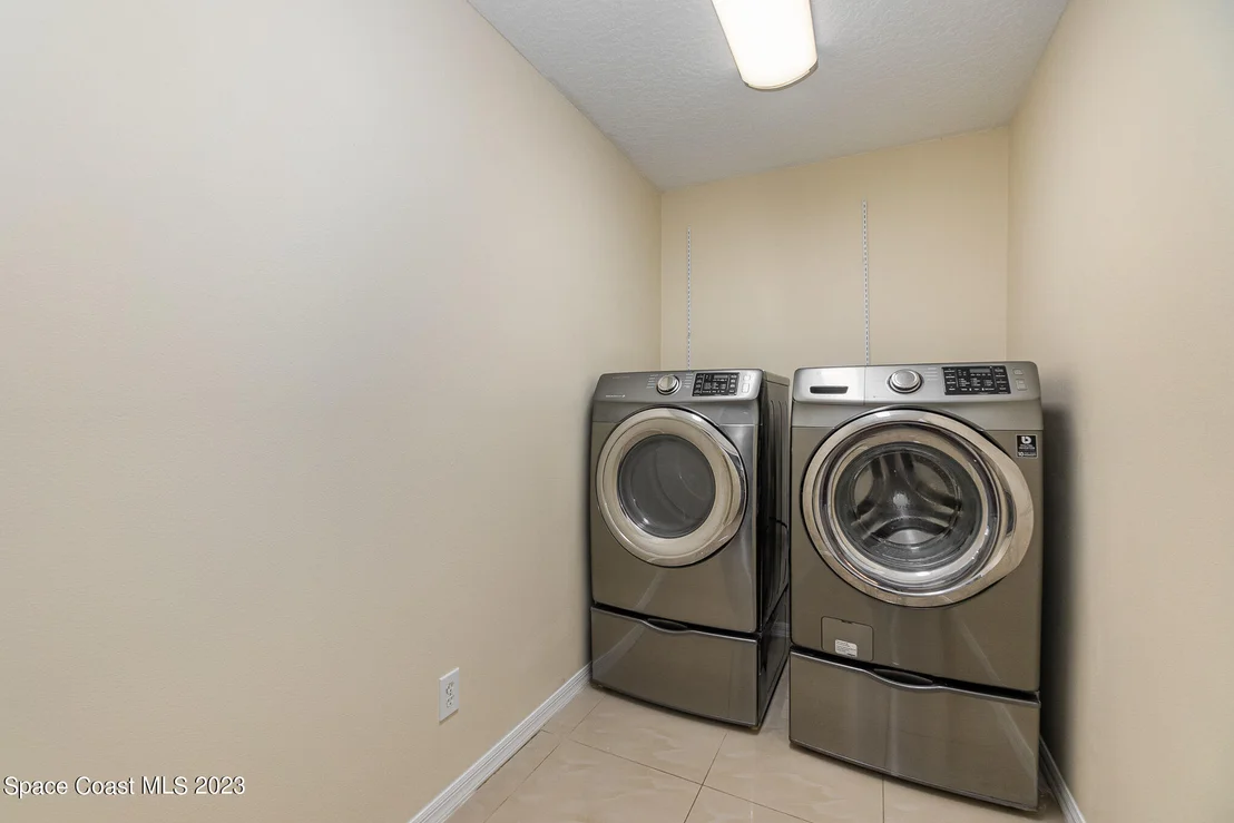 Photo of 4354 South Lakes Circle