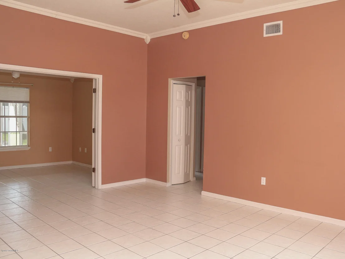 Photo of 1337 Heritage Acres Boulevard