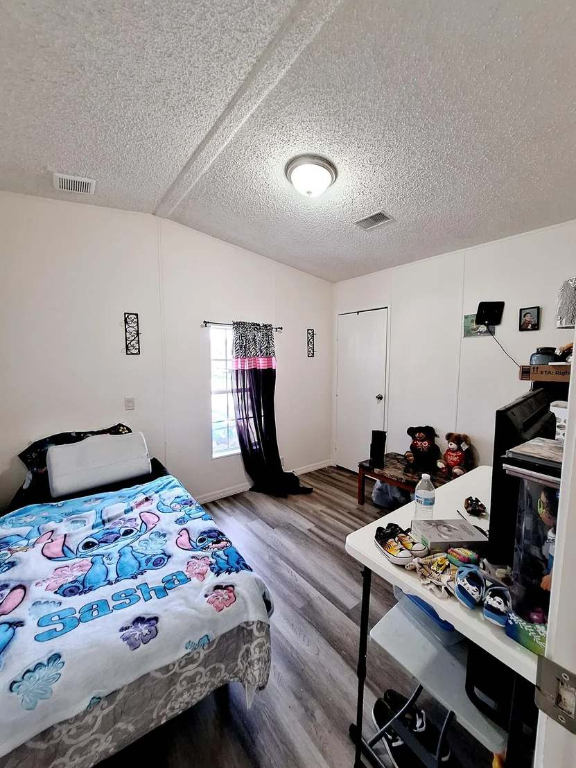 Photo of 2552 Haverhill Road NE