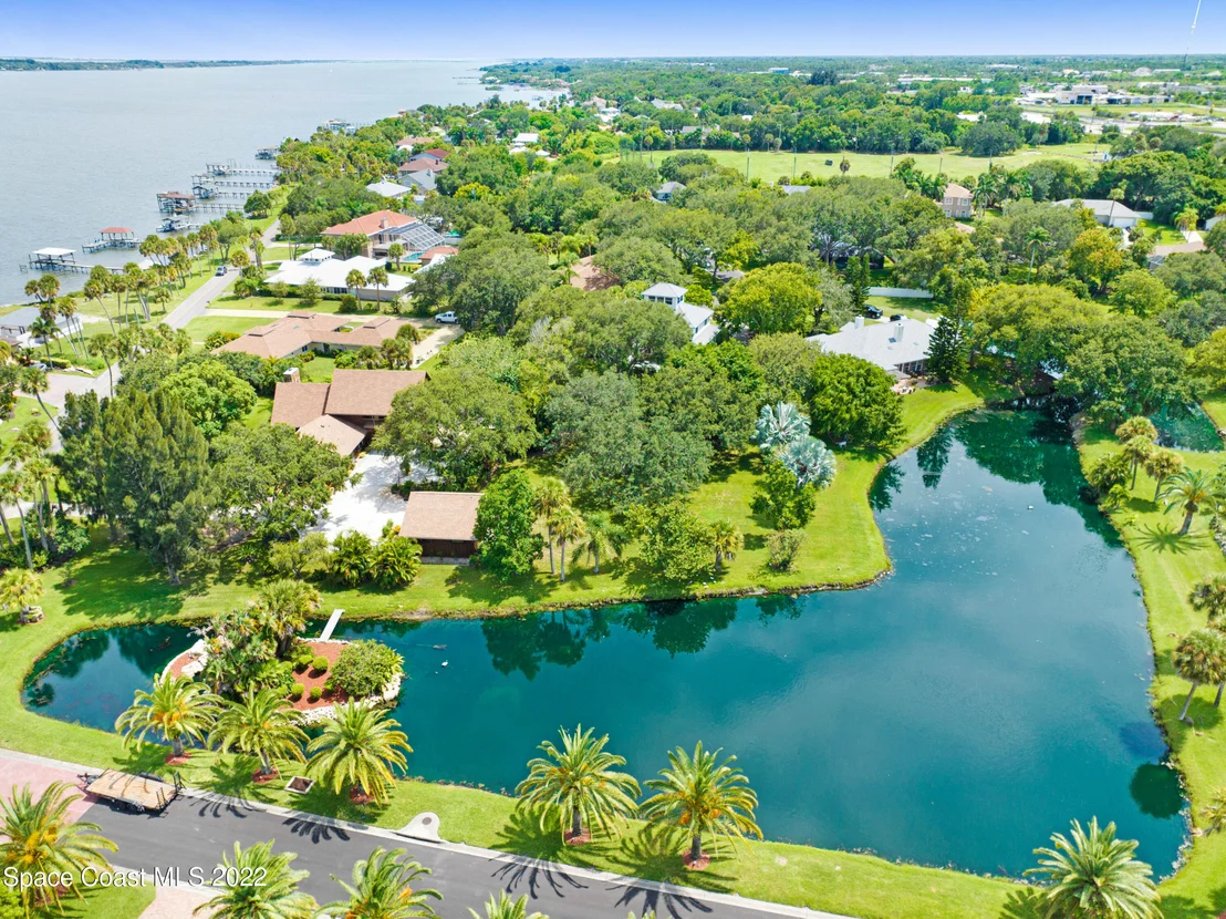 Photo of 2115 River Oaks Court