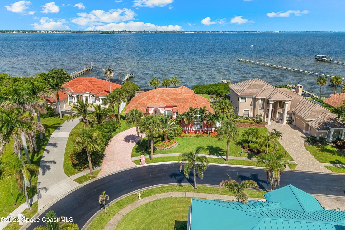 Photo of 327 Island Drive