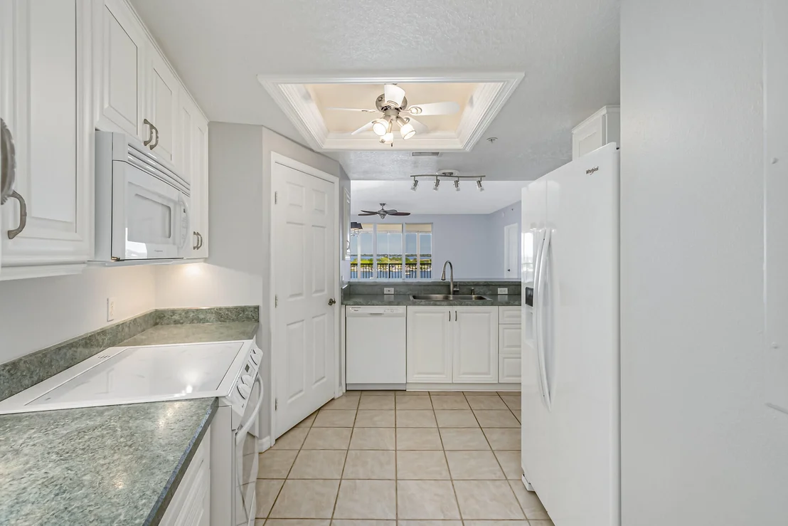 Photo of Unit 604 at 100 Riverside Drive