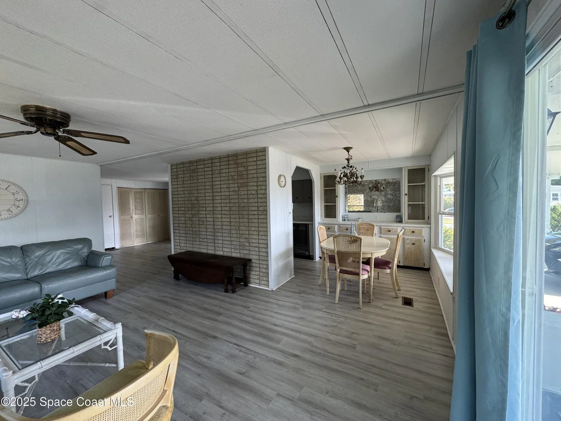 Photo of 939 Laurel Circle