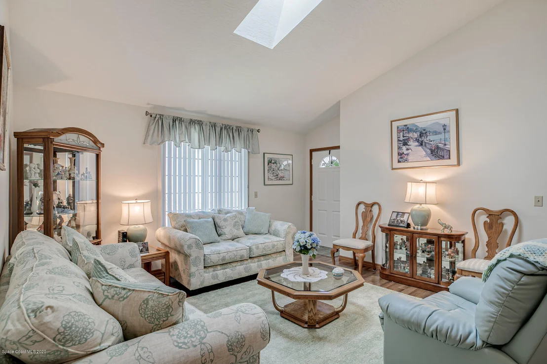 Photo of 4130 Twin Oaks Boulevard