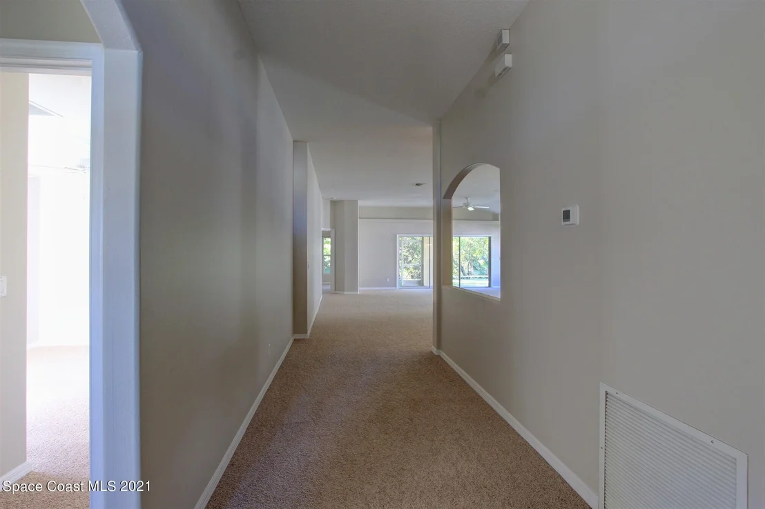 Photo of 932 Tavernier Circle NE