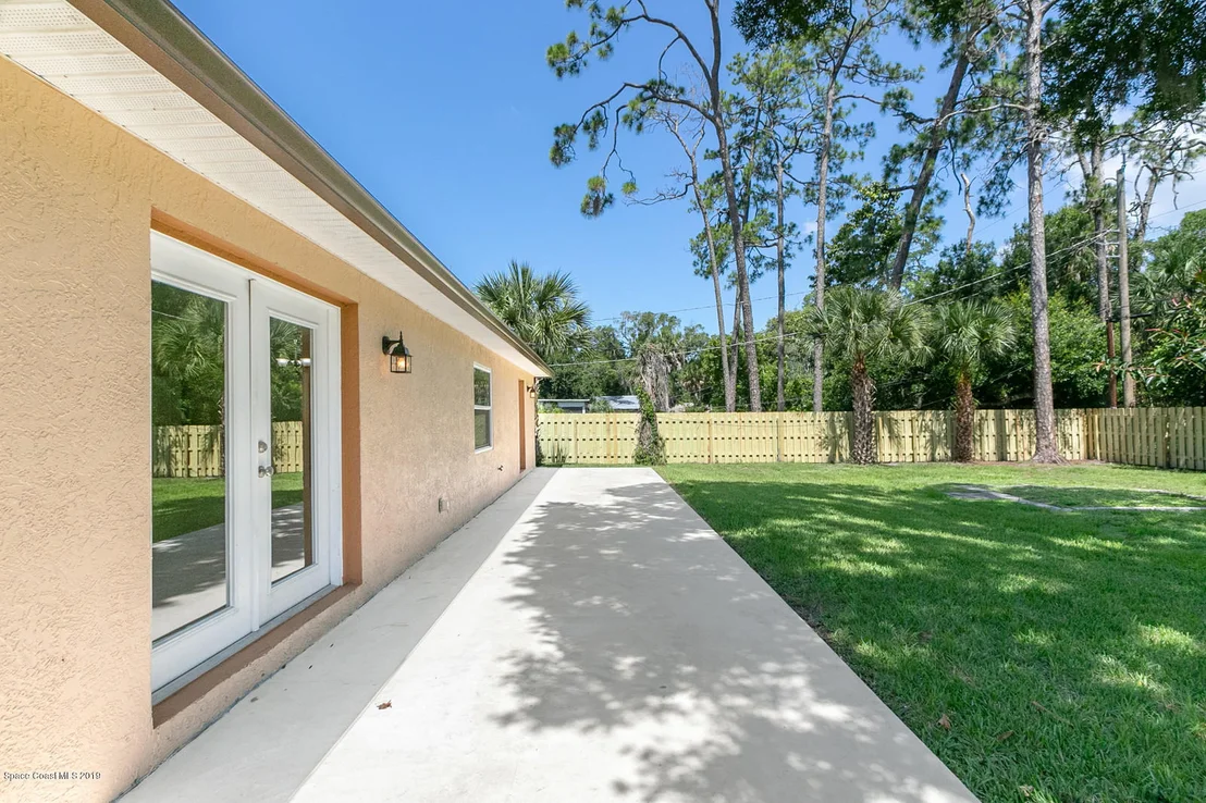 Photo of 1044 Bernice Road