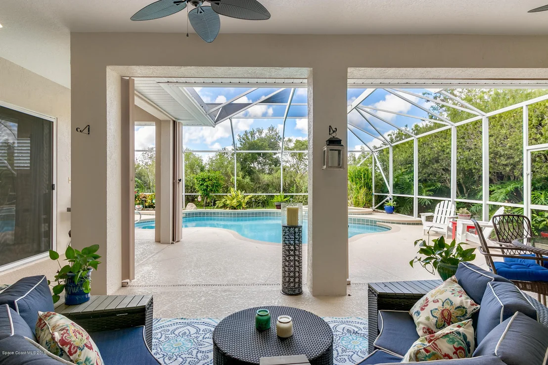 Photo of 824 Chatsworth Drive