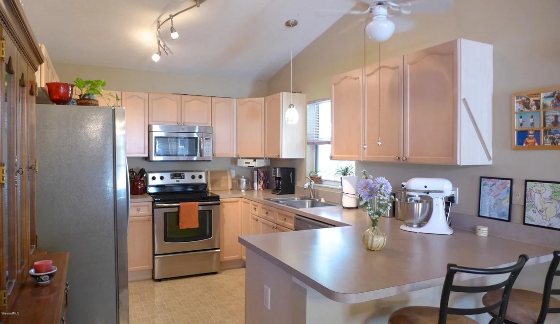 Photo of 836 NE Bracken Terrace