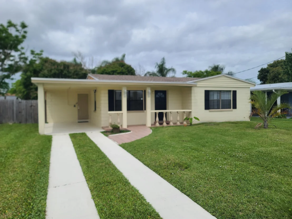 Photo of 408 Iris Lane