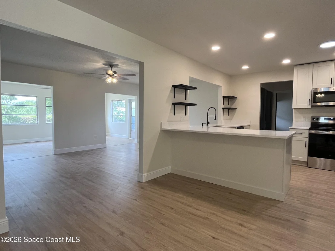 Photo of 1171 Riviera Drive NE