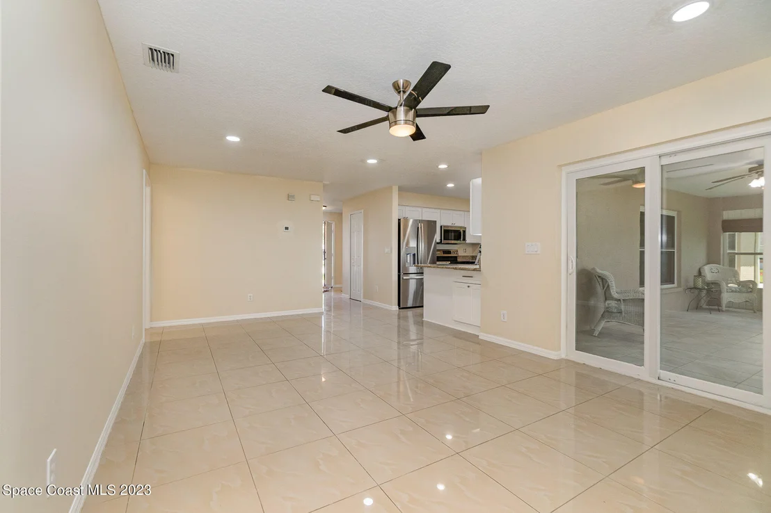 Photo of 4354 South Lakes Circle