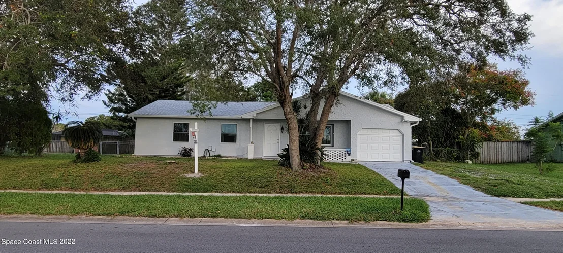 Photo of 981 Cadillac Drive NE