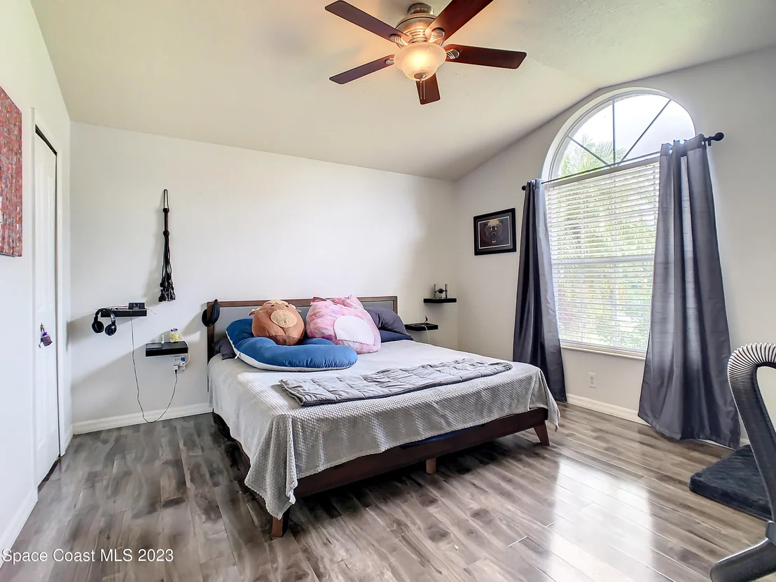 Photo of 6440 Aberfoyle Avenue