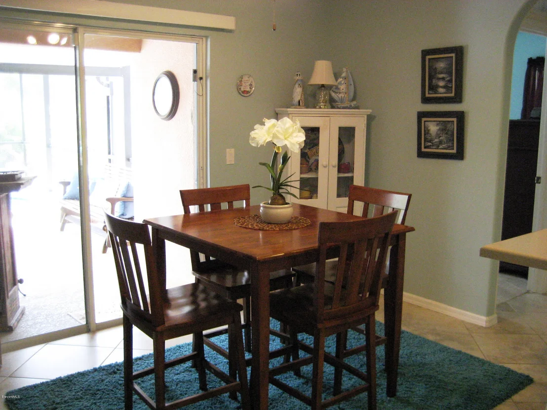 Photo of 732 SE Waterside Road