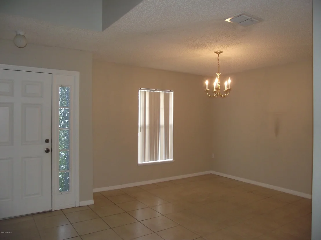 Photo of 1006 Ray Road SE