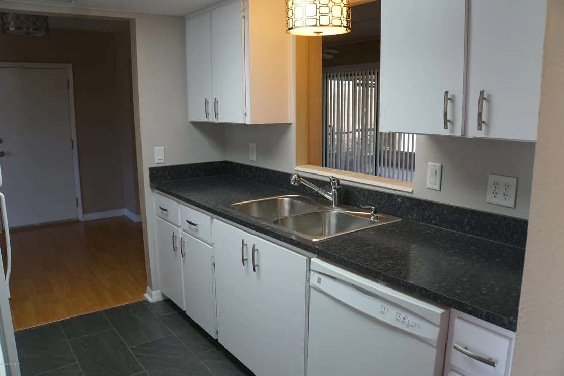 Photo of 988 Kings Post Road